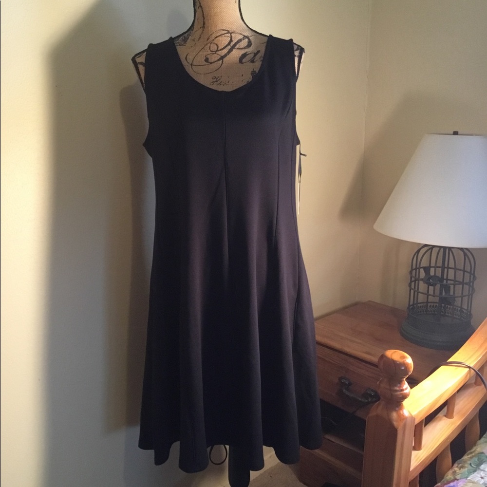 SIMPLY VERA LITTLE BLACK DRESS NWT